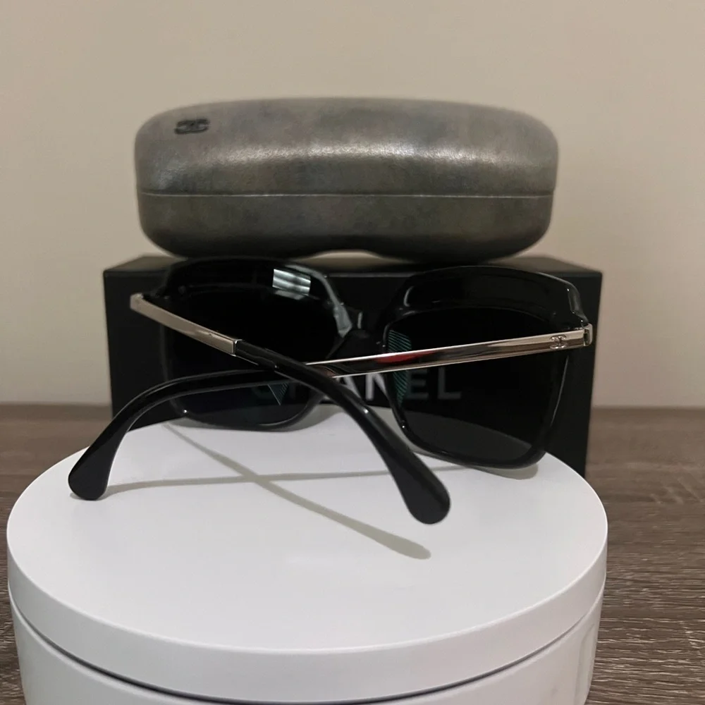 CHANEL 5378 NWOT Square Sunglasses with Grey/Blue Mirror lenses.
